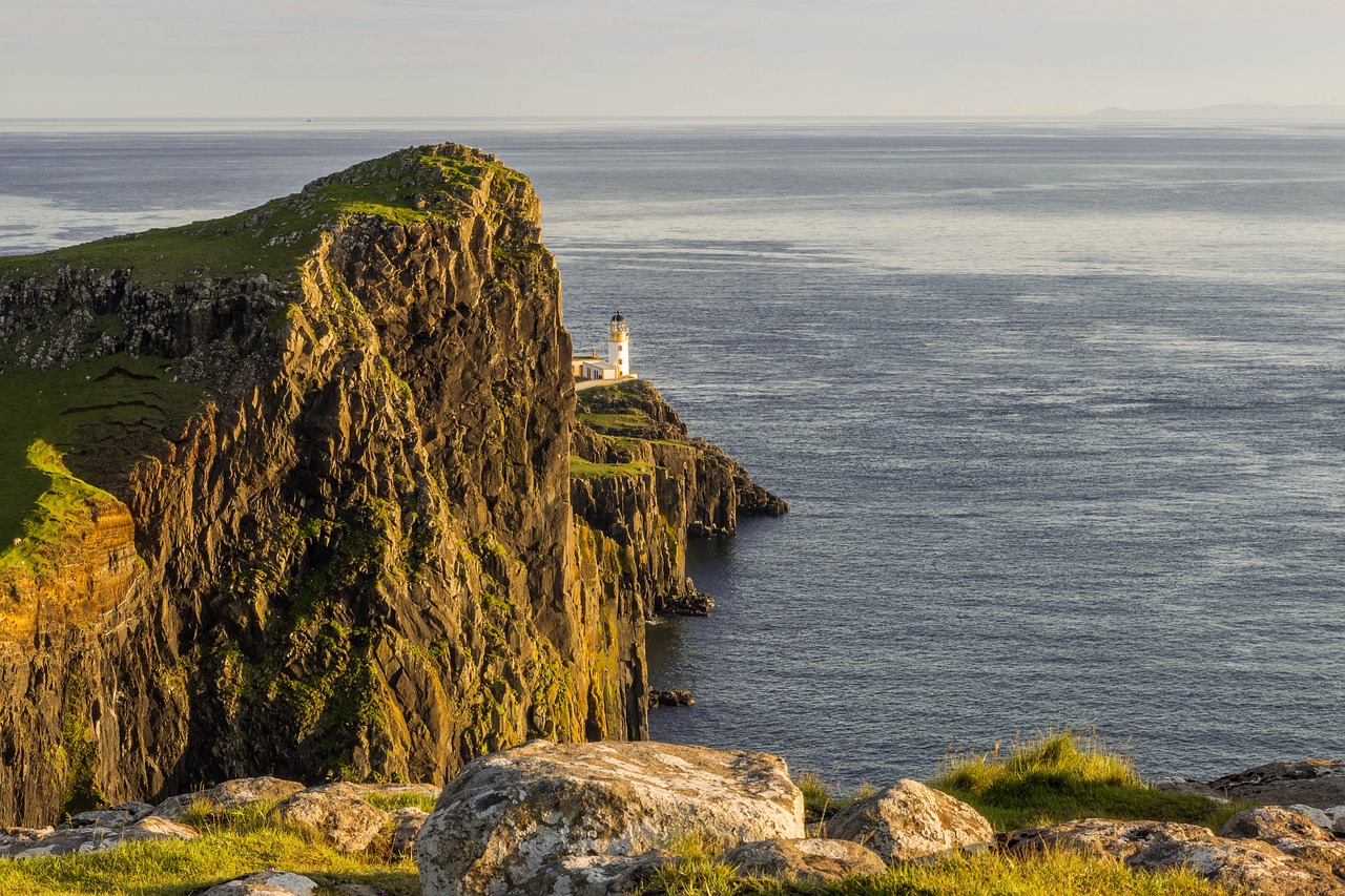 neist point, lighthouse, highlands-913838.jpg